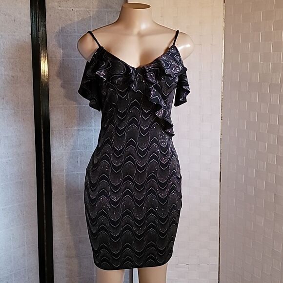 BRAND NEW BLASHE SEQUIINS L MINI V-NECK DRESS - Picture 2 of 13